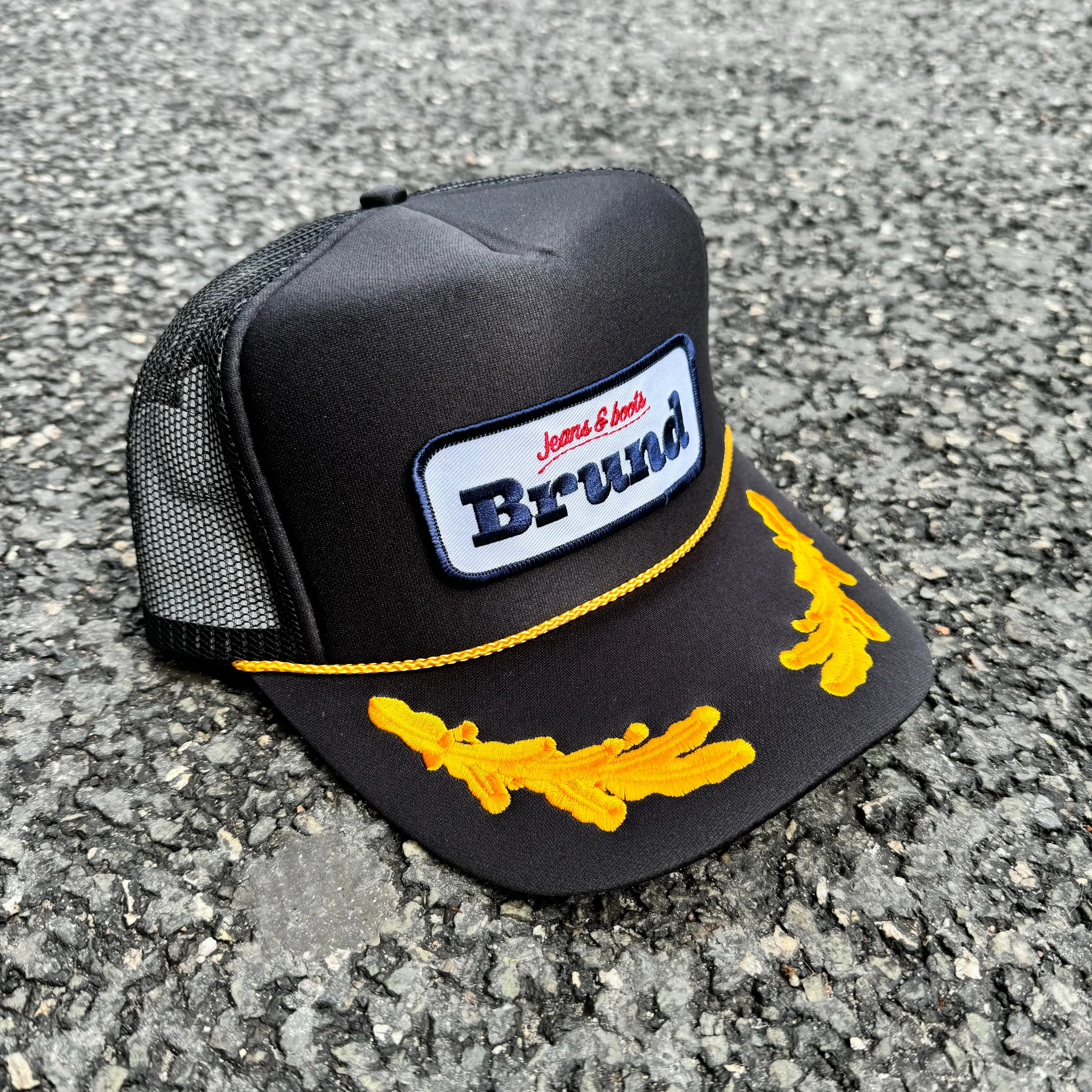 Brund Mesh Cap with Captain Logo