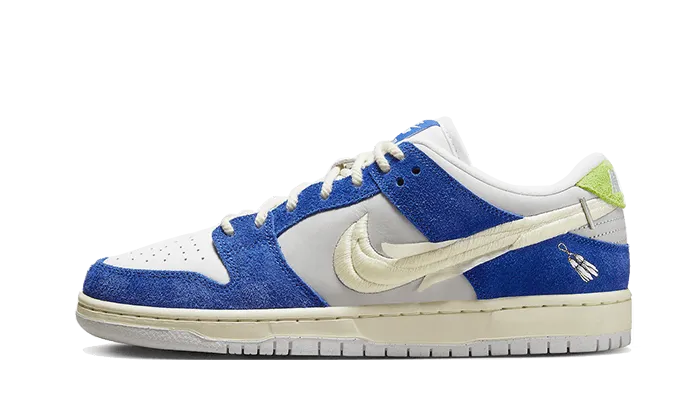 Nike SB Dunk Low Pro QS Fly Sneakers