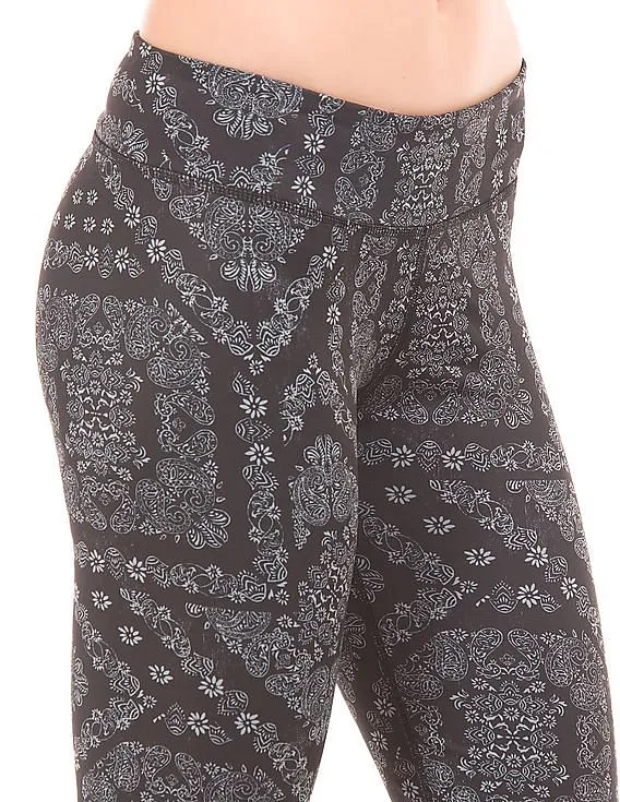 Paisley Print Capri Leggings